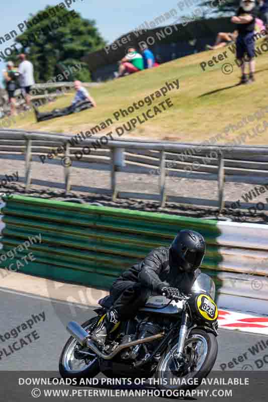 Vintage motorcycle club;eventdigitalimages;mallory park;mallory park trackday photographs;no limits trackdays;peter wileman photography;trackday digital images;trackday photos;vmcc festival 1000 bikes photographs